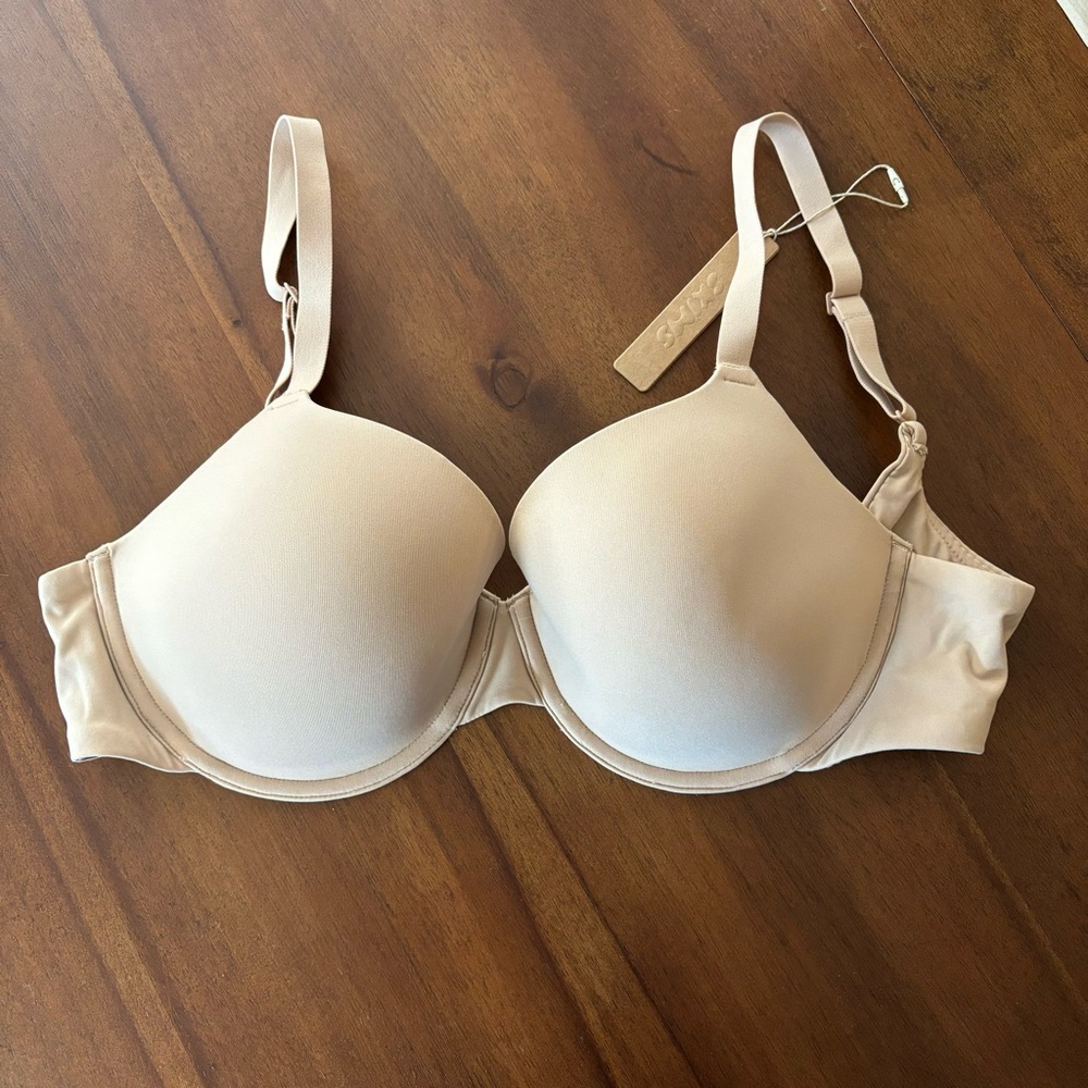NWT SKIMS Fits Everybody T-Shirt Bra